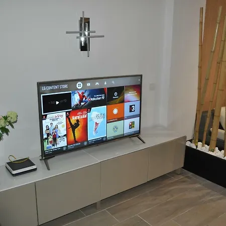 Premium Yumbo Wifi A/c * بلايا ديل إنغلز